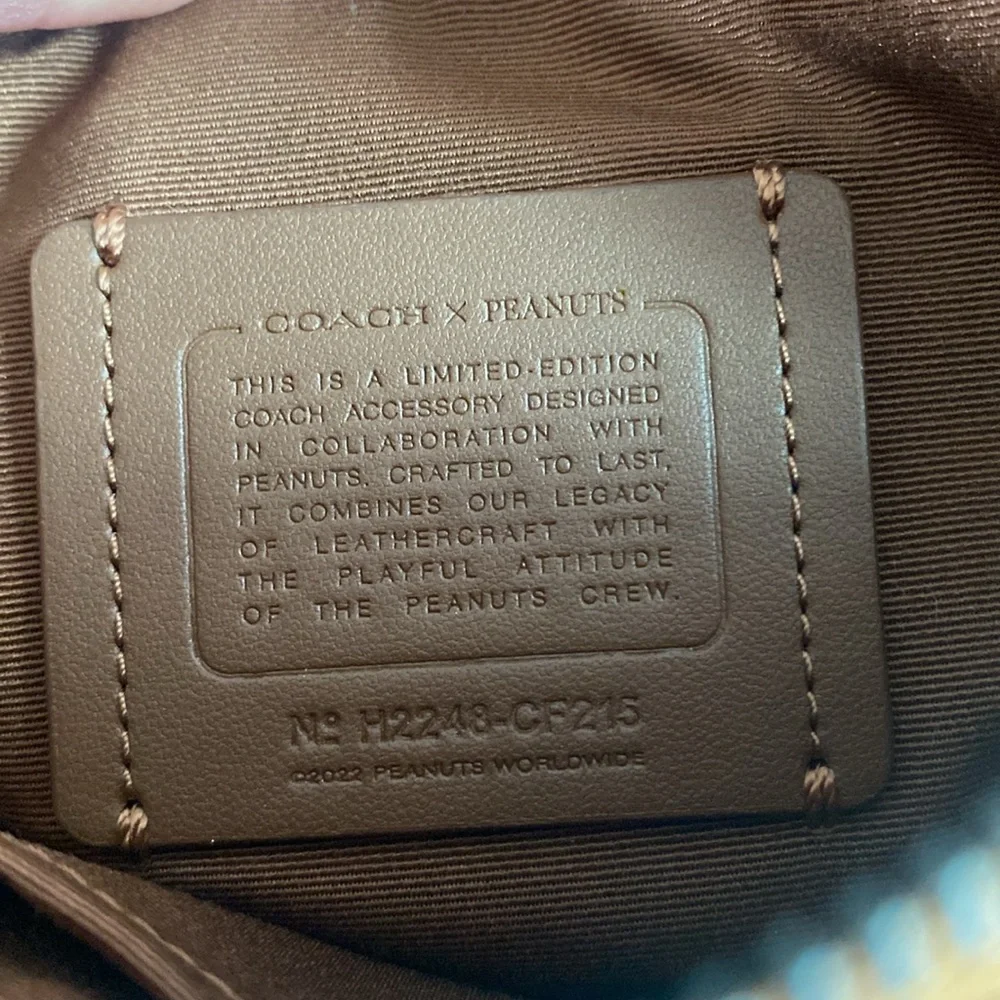 Coach x Peanuts Wristlet with Snoopy Present Motif - Picture 6 of 8